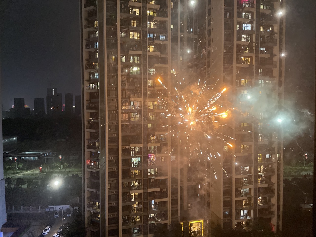 小区放烟花